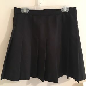 American apparel black pleated skirt